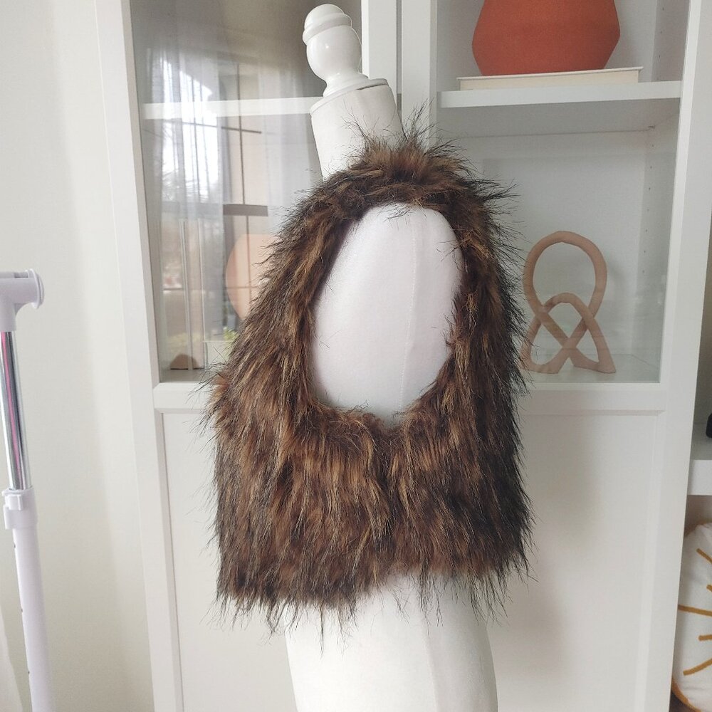 FOREVER21 Faux Fur Short Sleeveless Vest - Large - Picture 2 of 4